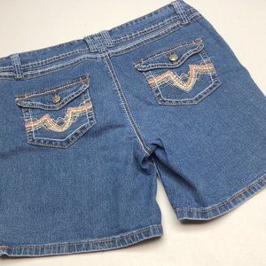 LIKE NEW ROZ & ALI LIGHTWASH JEAN SHORTS W10/30 FLAP POCKET 😎